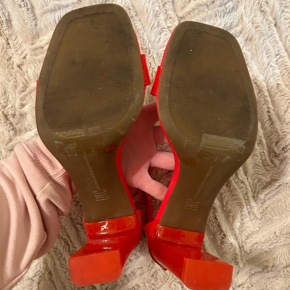 Red heels - Picture 2 of 2
